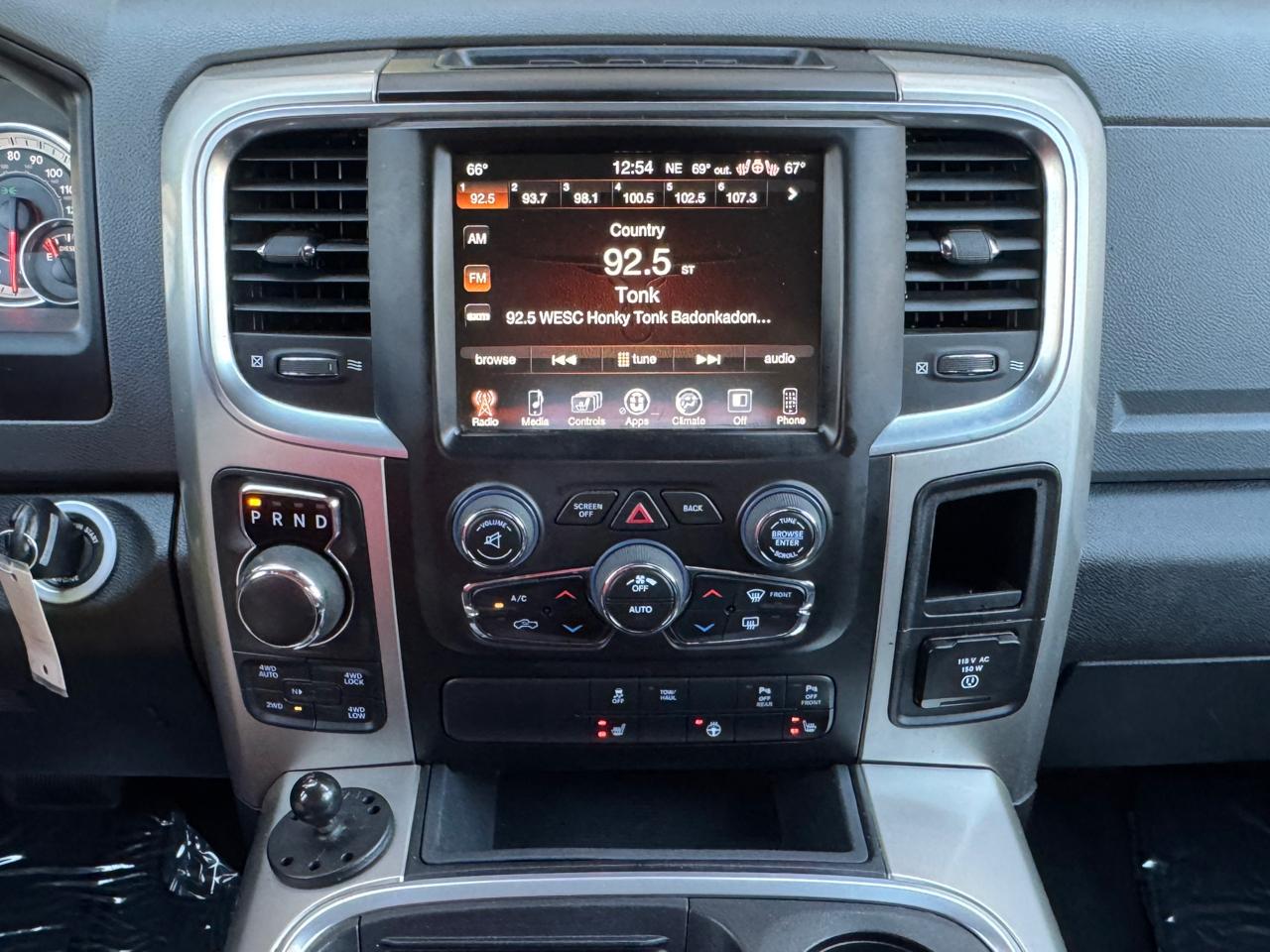 RAM 1500 Big Horn Crew Cab 4WD 2017