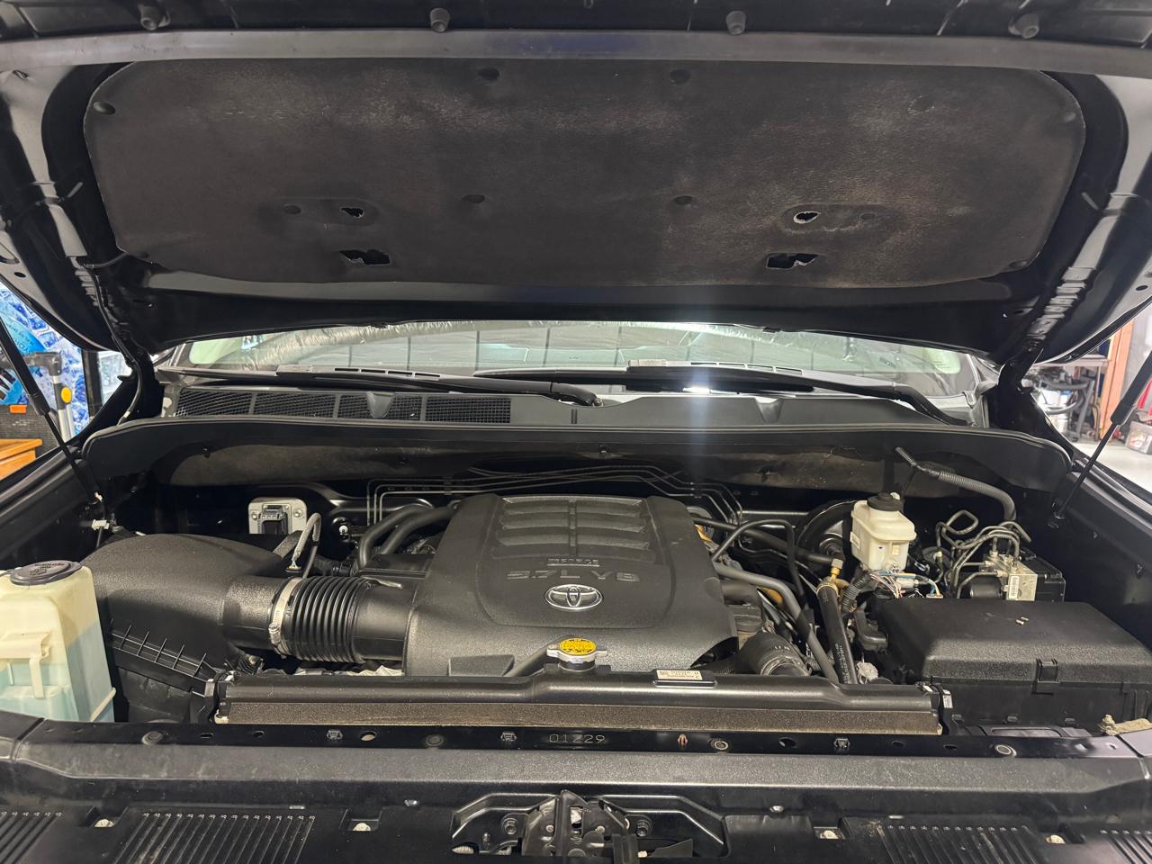 Toyota Tundra SR5 CrewMax 5.7L 4WD 2017