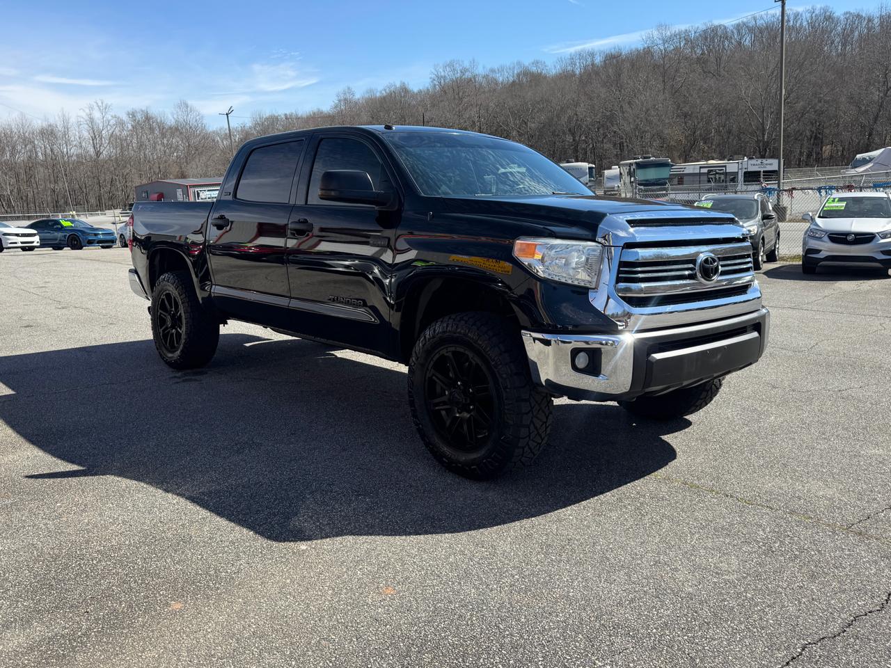 Toyota Tundra SR5 CrewMax 5.7L 4WD 2017