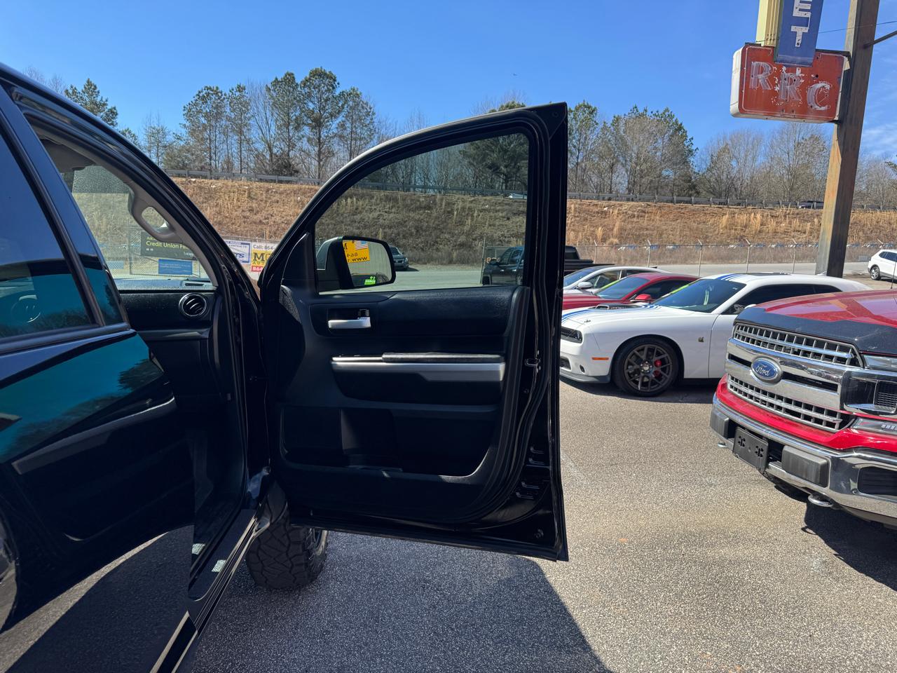 Toyota Tundra SR5 CrewMax 5.7L 4WD 2017