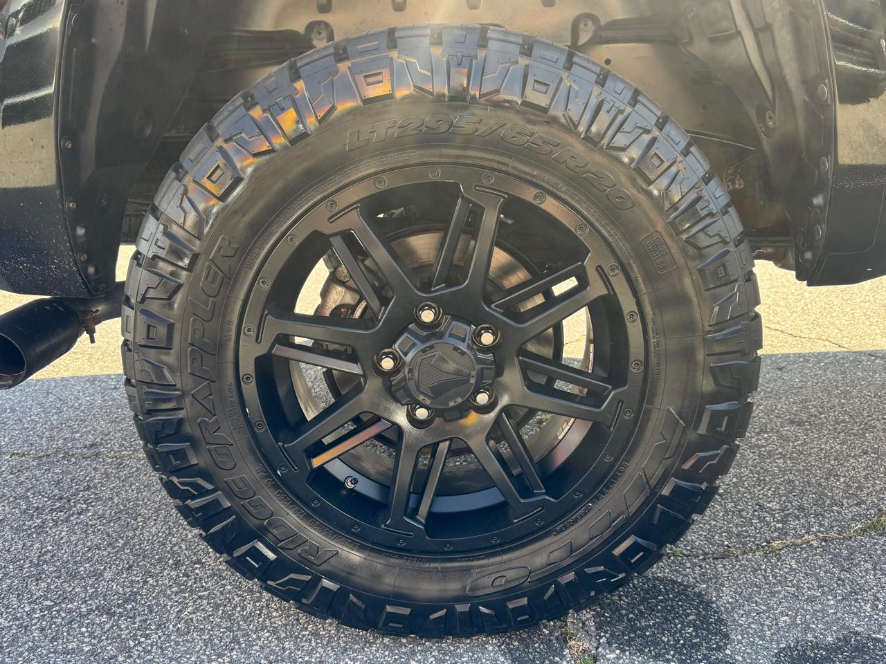 Toyota Tundra SR5 CrewMax 5.7L 4WD 2017