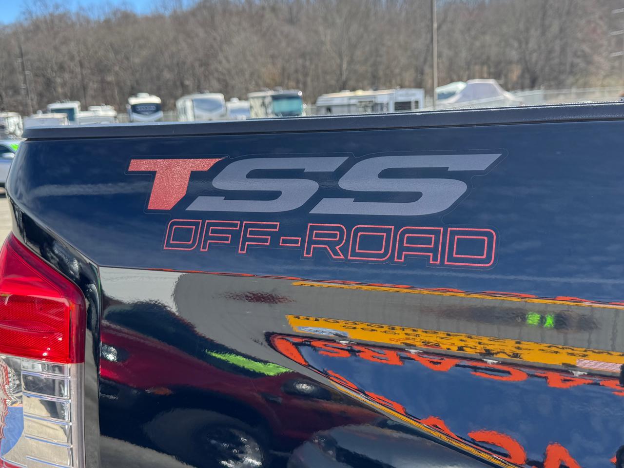 Toyota Tundra SR5 CrewMax 5.7L 4WD 2017