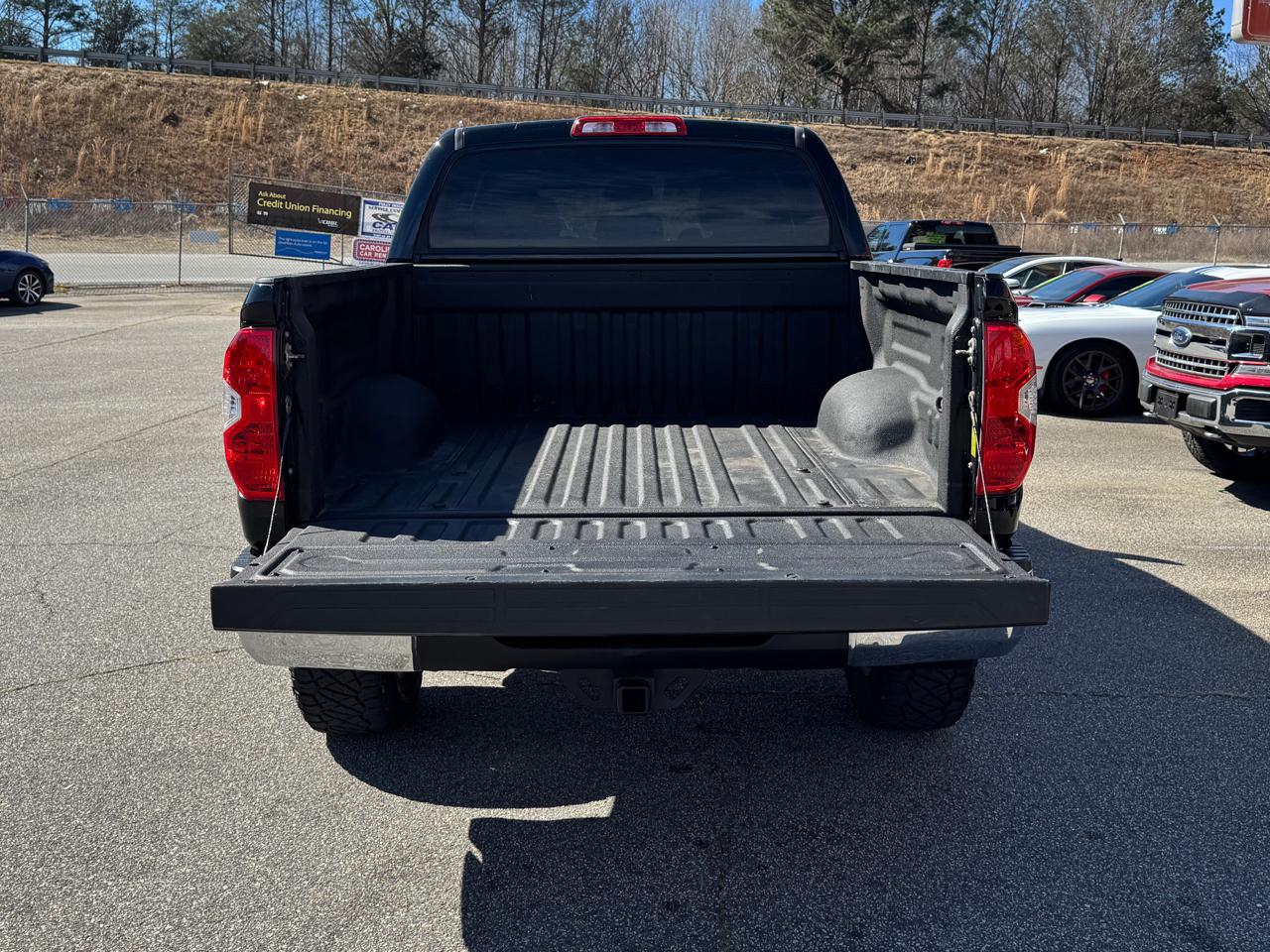 Toyota Tundra SR5 CrewMax 5.7L 4WD 2017