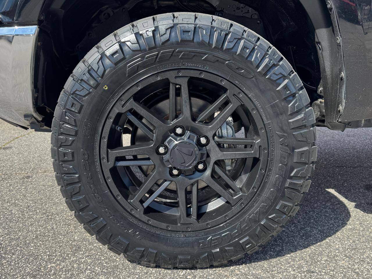 Toyota Tundra SR5 CrewMax 5.7L 4WD 2017