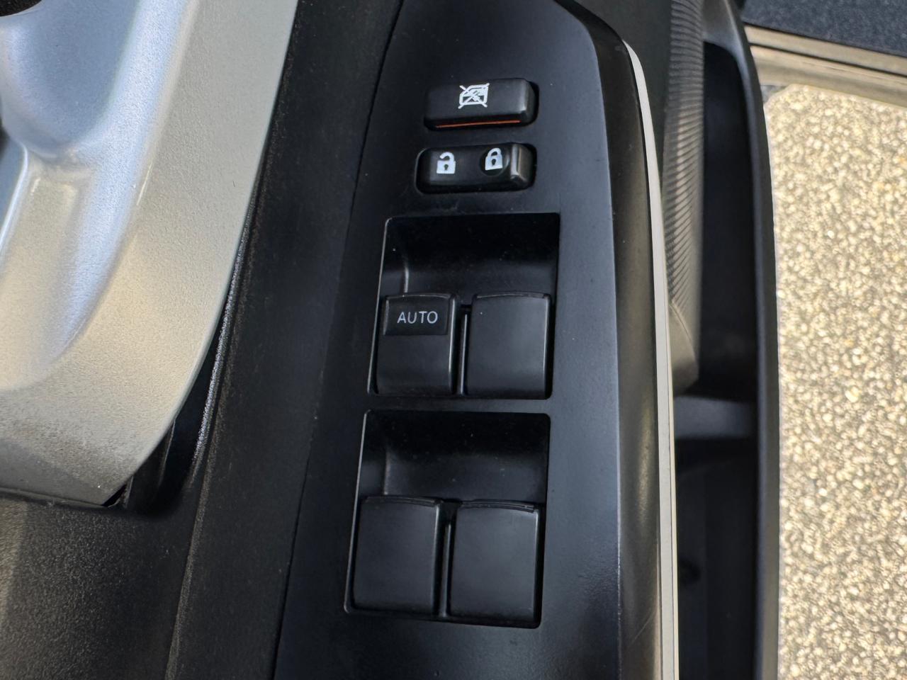 Toyota Tundra SR5 CrewMax 5.7L 4WD 2017