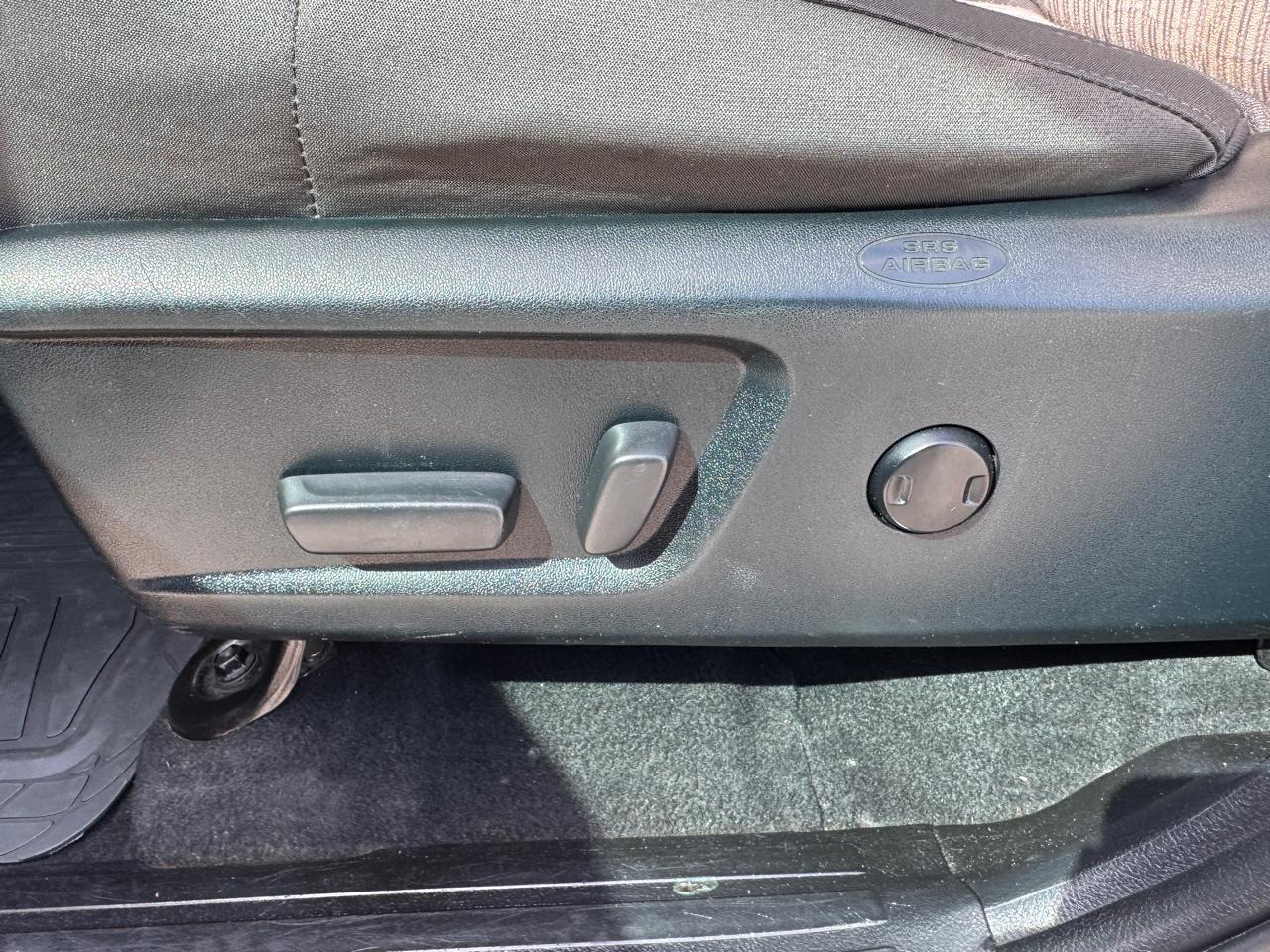 Toyota Tundra SR5 CrewMax 5.7L 4WD 2017