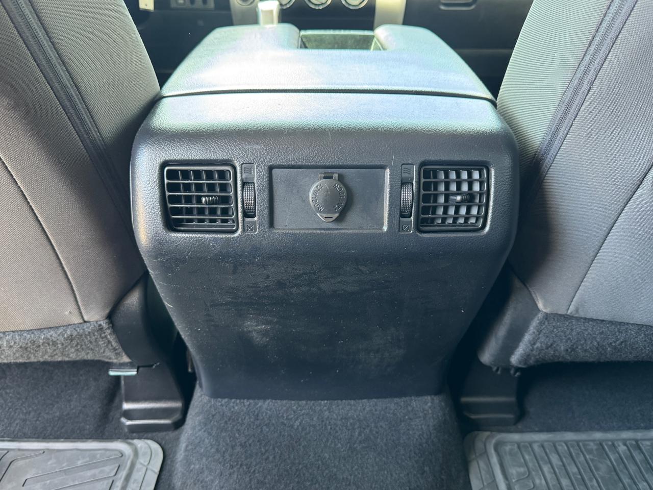 Toyota Tundra SR5 CrewMax 5.7L 4WD 2017