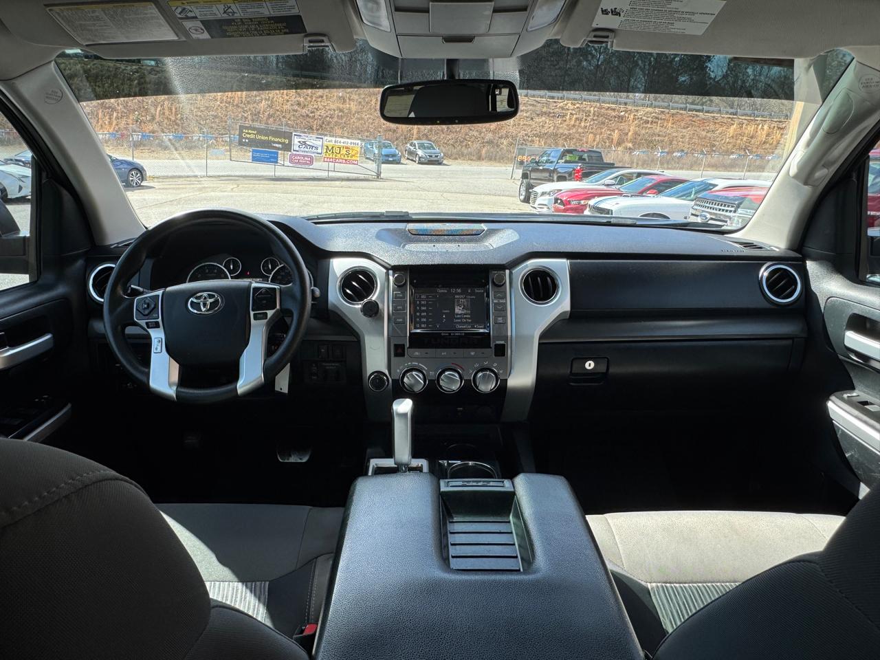 Toyota Tundra SR5 CrewMax 5.7L 4WD 2017