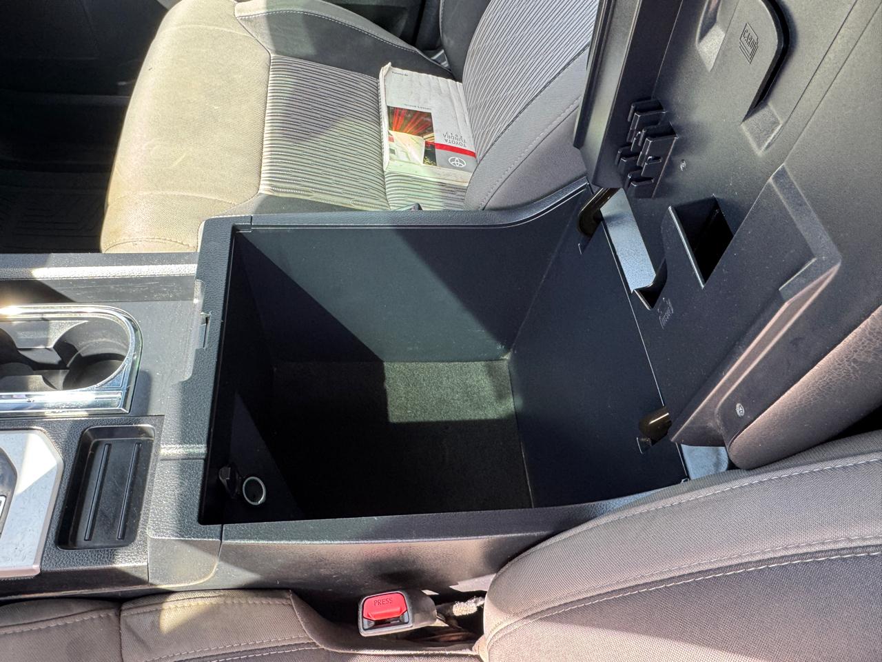 Toyota Tundra SR5 CrewMax 5.7L 4WD 2017