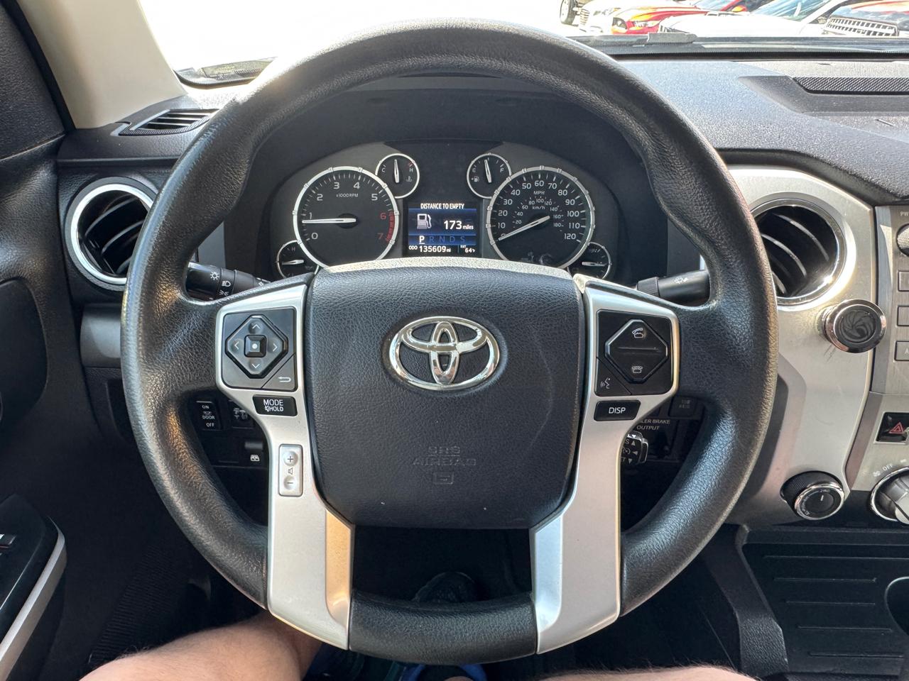 Toyota Tundra SR5 CrewMax 5.7L 4WD 2017