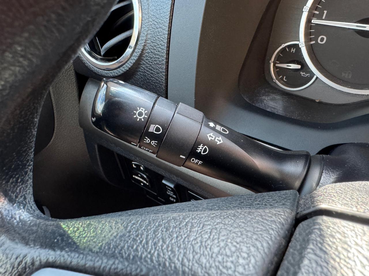 Toyota Tundra SR5 CrewMax 5.7L 4WD 2017