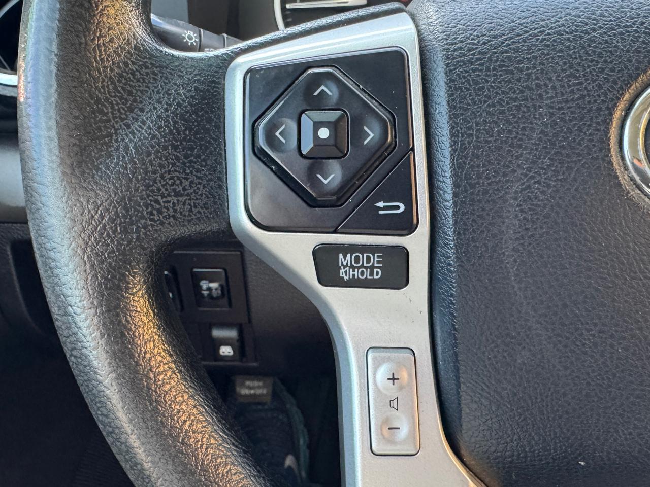 Toyota Tundra SR5 CrewMax 5.7L 4WD 2017