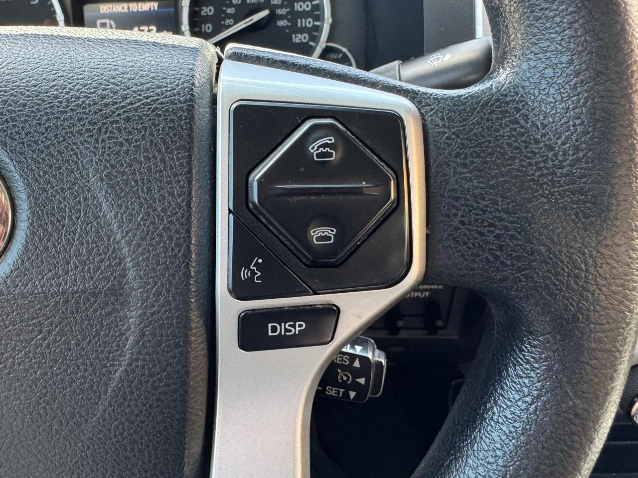 Toyota Tundra SR5 CrewMax 5.7L 4WD 2017