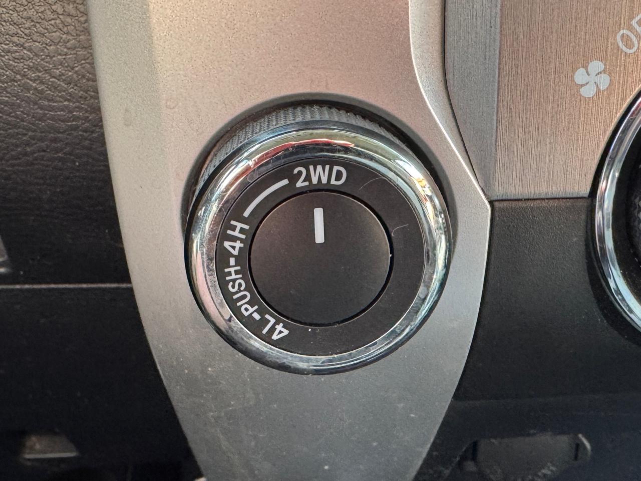 Toyota Tundra SR5 CrewMax 5.7L 4WD 2017