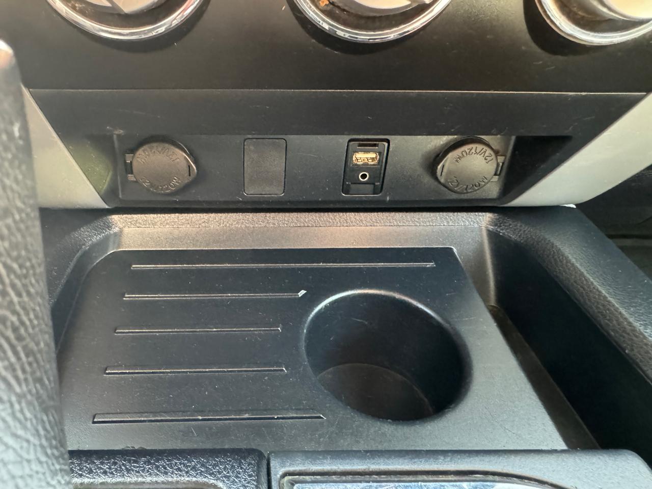 Toyota Tundra SR5 CrewMax 5.7L 4WD 2017