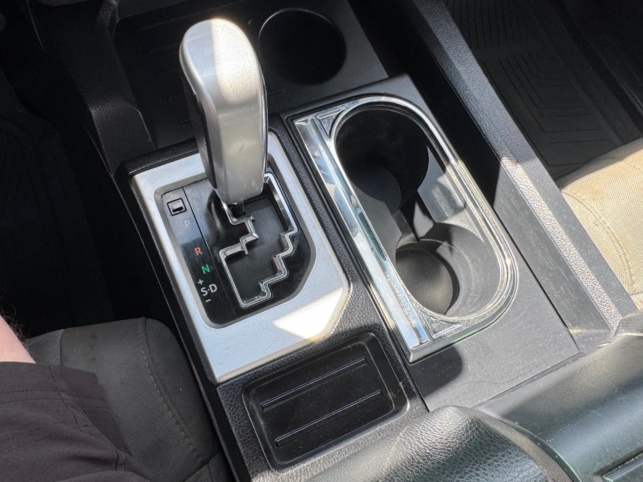 Toyota Tundra SR5 CrewMax 5.7L 4WD 2017