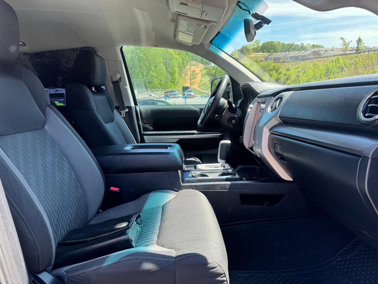 Toyota Tundra SR5 CrewMax 5.7L 4WD 2016