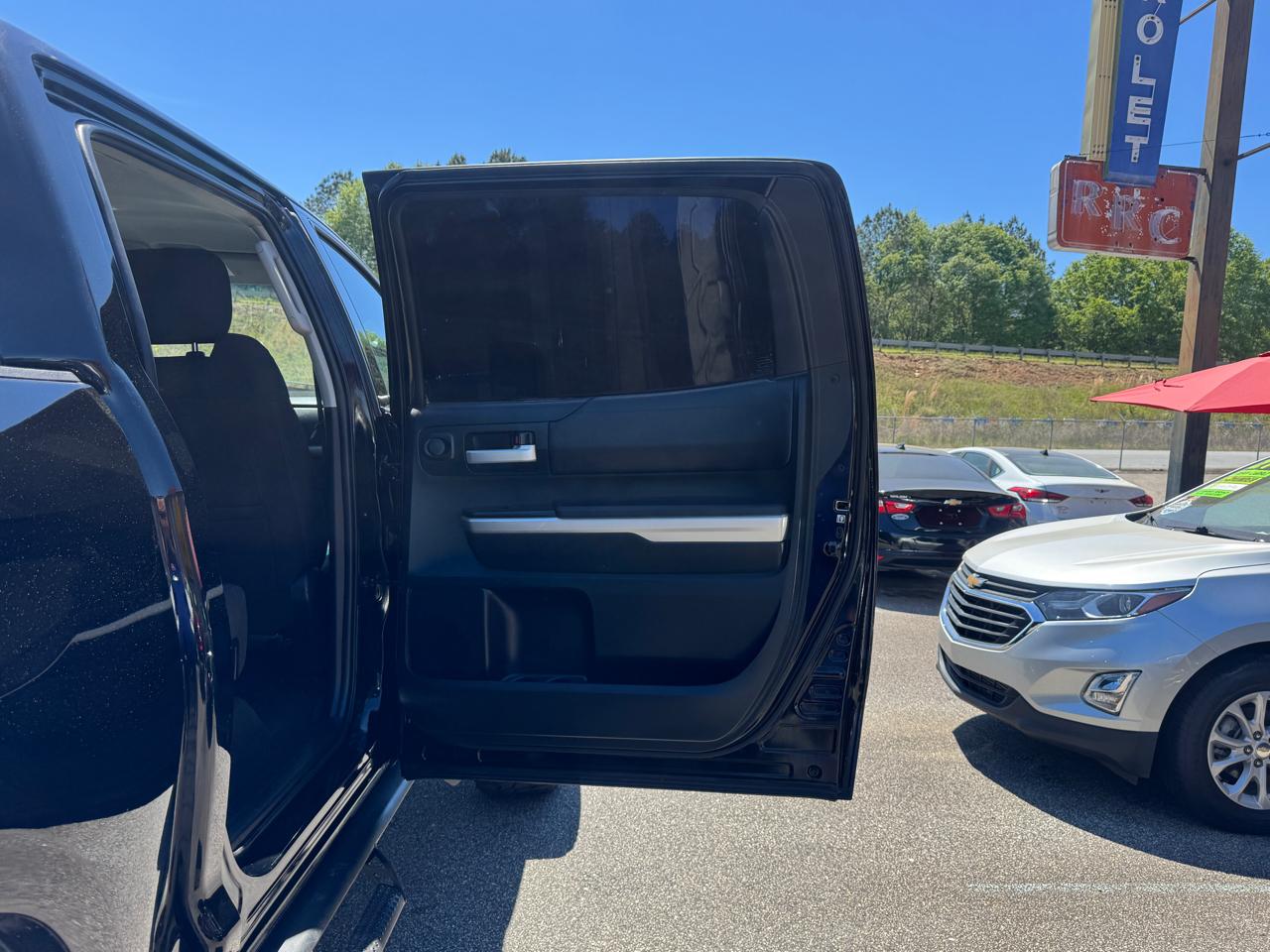 Toyota Tundra SR5 CrewMax 5.7L 4WD 2016