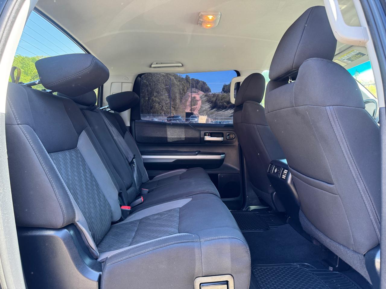 Toyota Tundra SR5 CrewMax 5.7L 4WD 2016