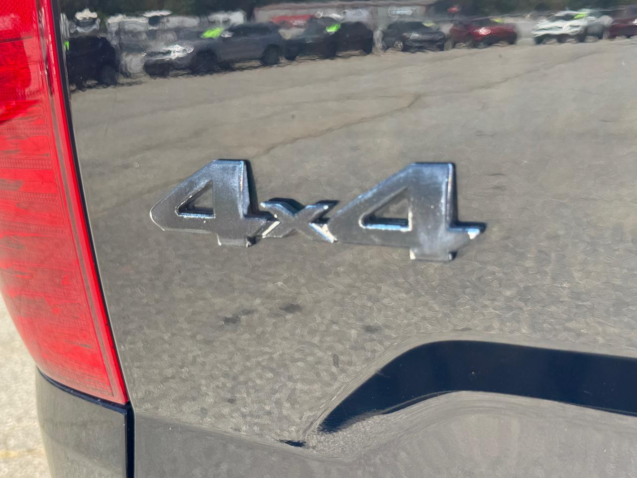 Toyota Tundra SR5 CrewMax 5.7L 4WD 2016