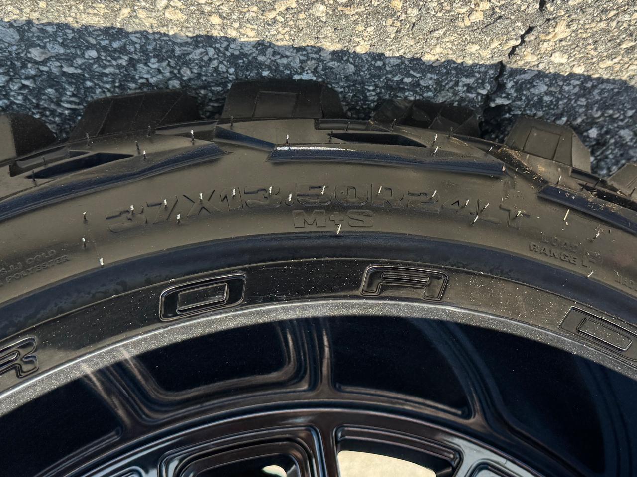 Toyota Tundra SR5 CrewMax 5.7L 4WD 2016