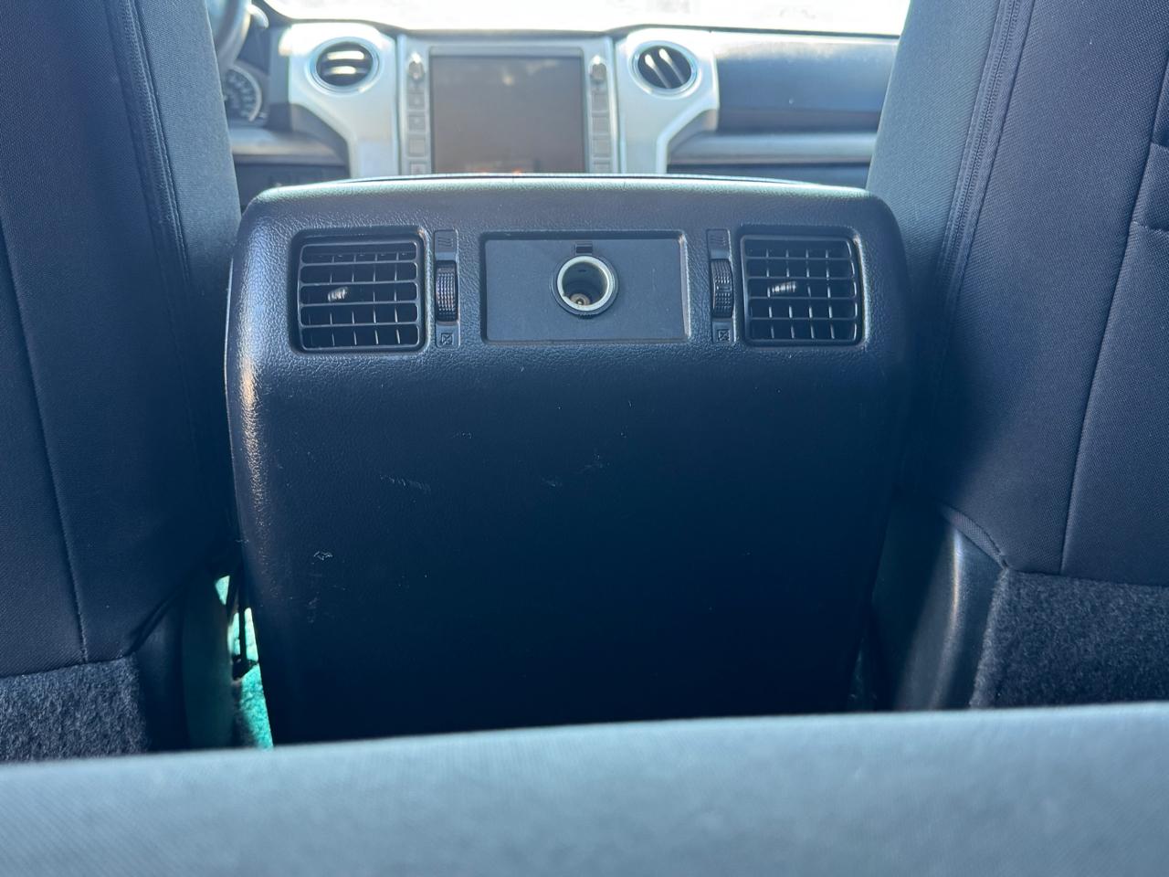 Toyota Tundra SR5 CrewMax 5.7L 4WD 2016