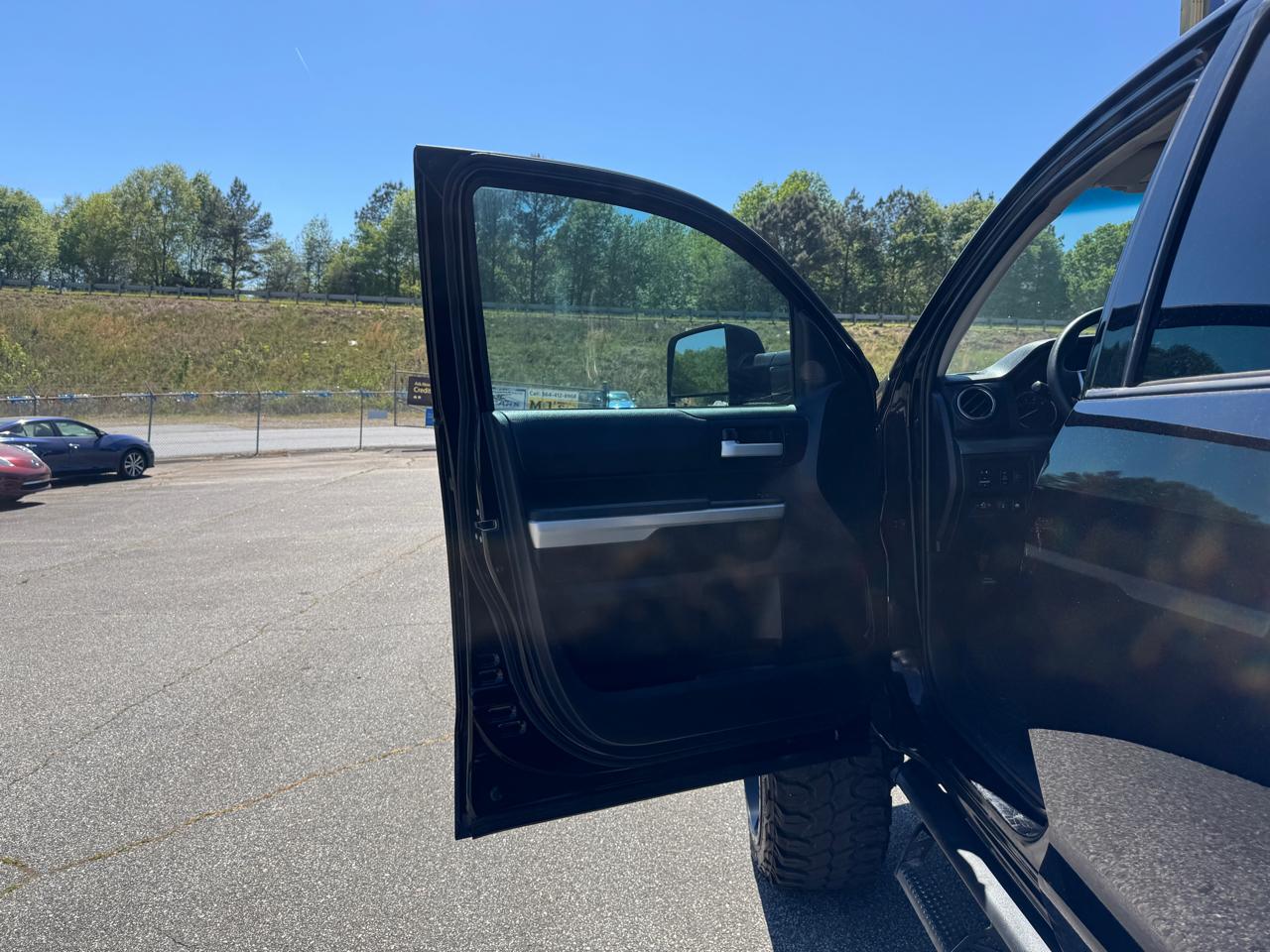 Toyota Tundra SR5 CrewMax 5.7L 4WD 2016