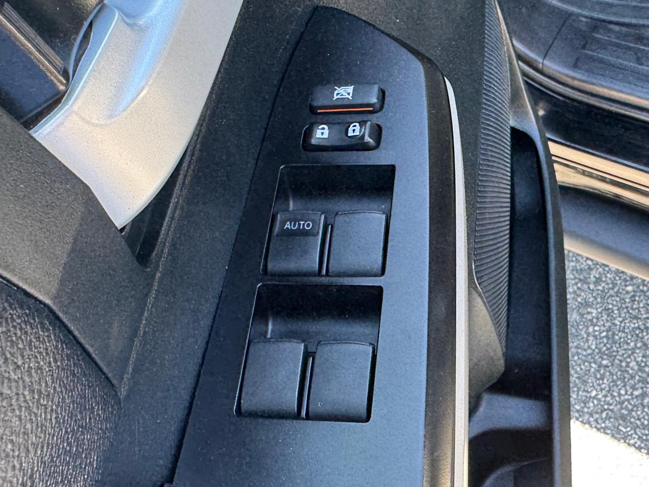 Toyota Tundra SR5 CrewMax 5.7L 4WD 2016