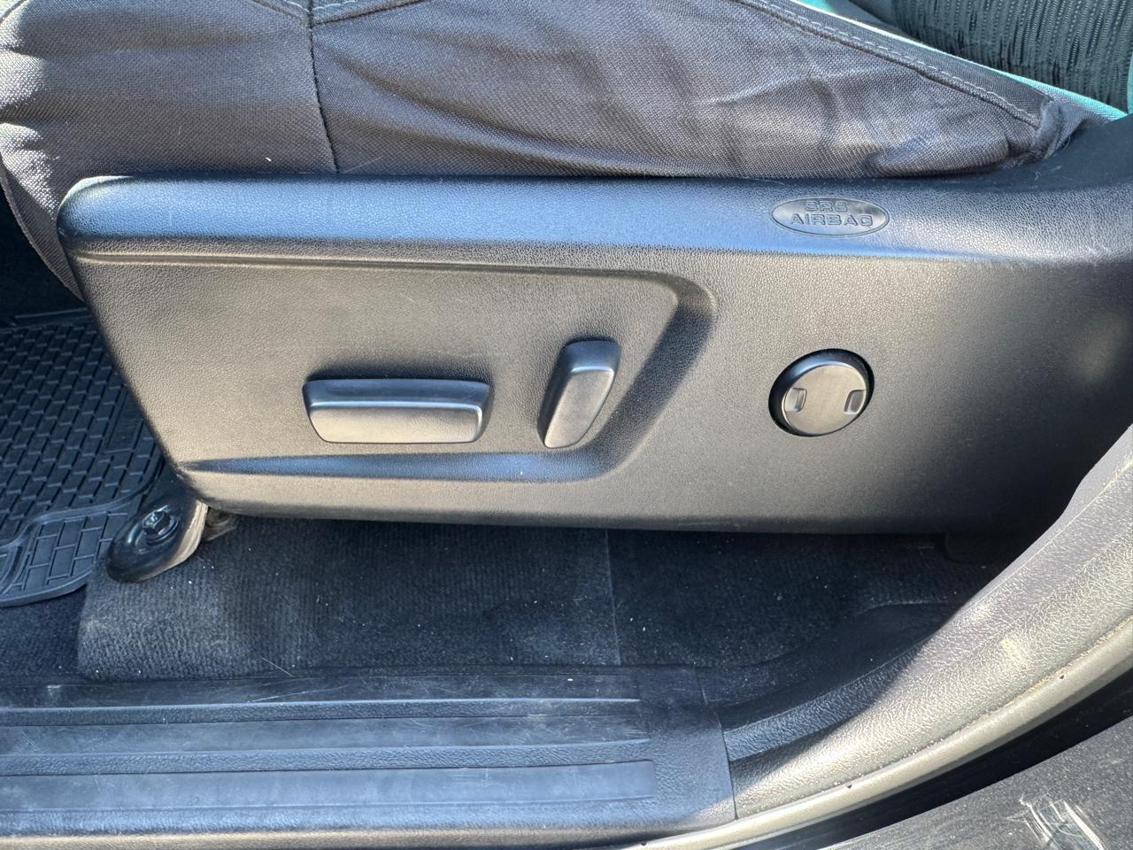 Toyota Tundra SR5 CrewMax 5.7L 4WD 2016