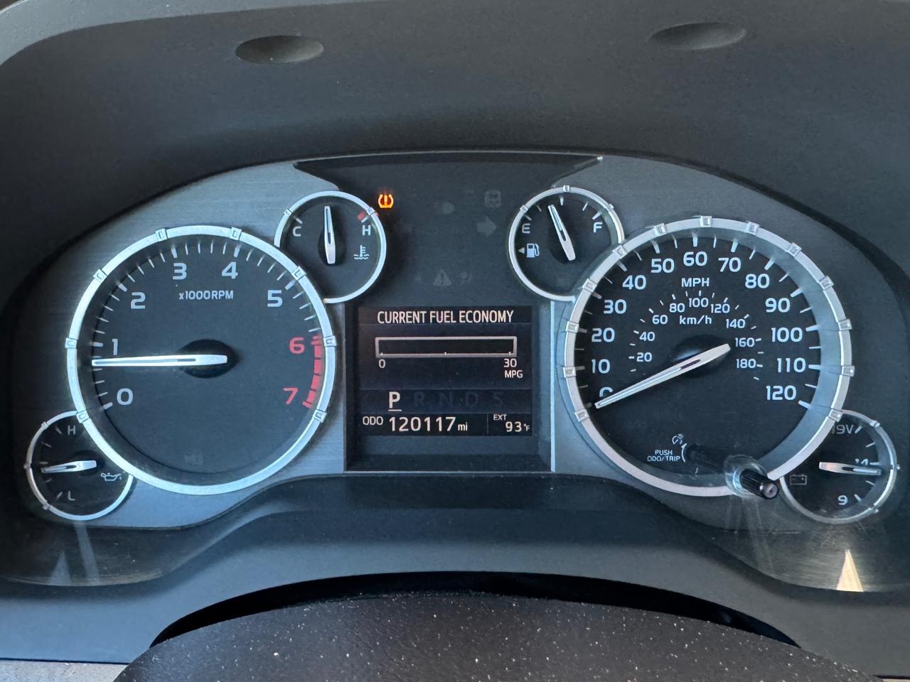 Toyota Tundra SR5 CrewMax 5.7L 4WD 2016