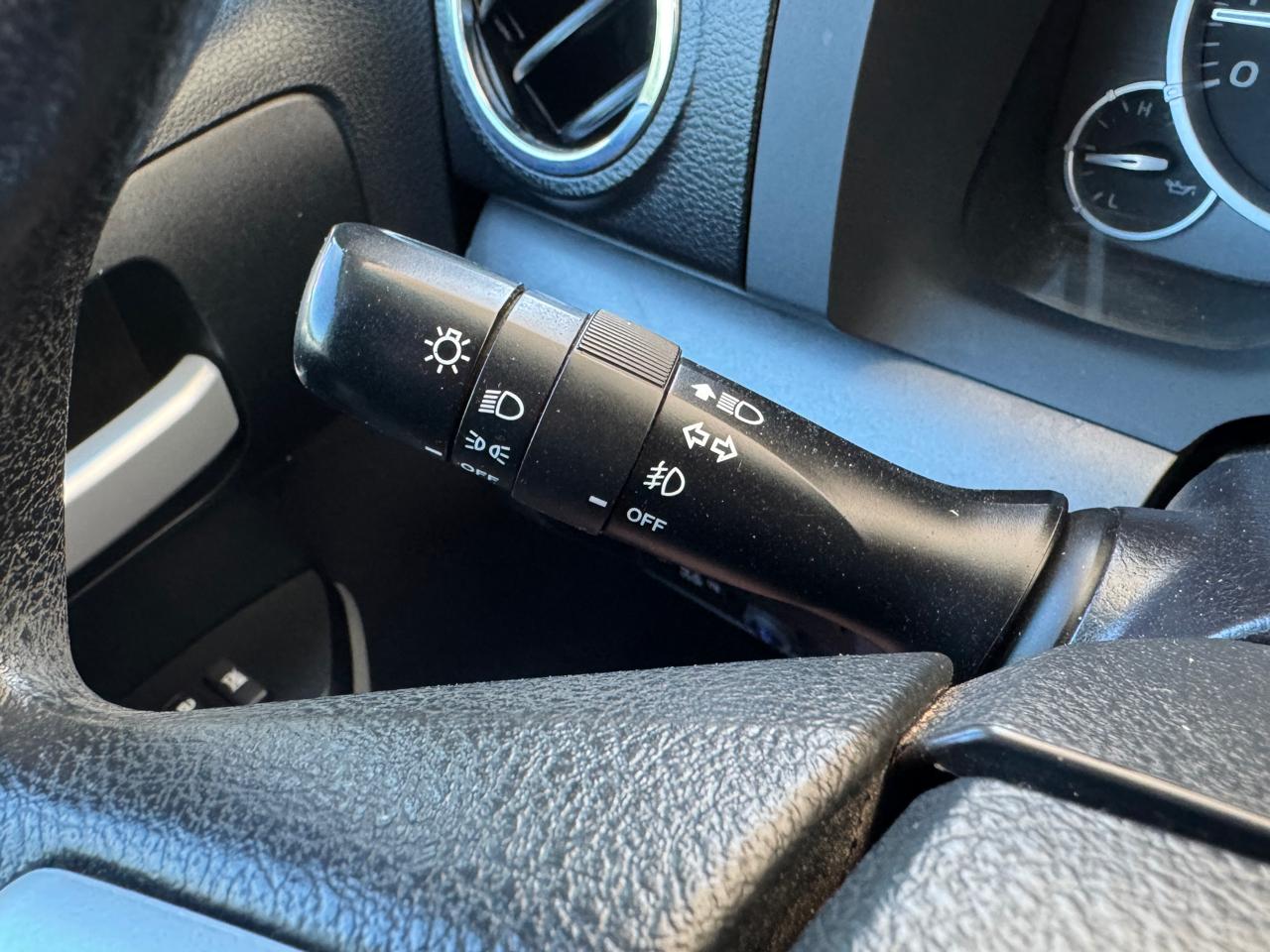 Toyota Tundra SR5 CrewMax 5.7L 4WD 2016