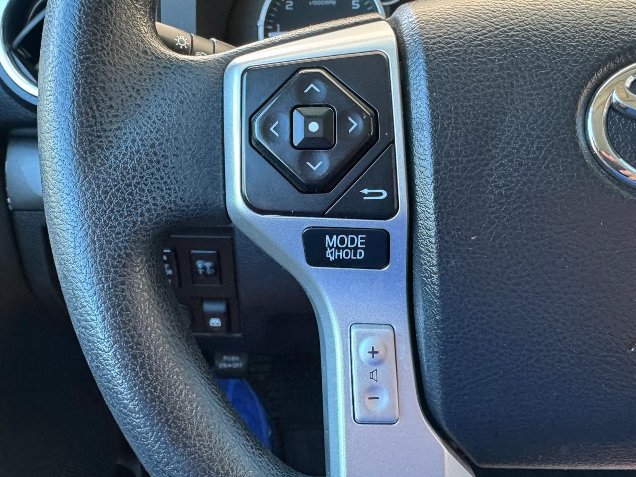 Toyota Tundra SR5 CrewMax 5.7L 4WD 2016