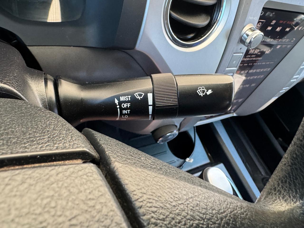 Toyota Tundra SR5 CrewMax 5.7L 4WD 2016