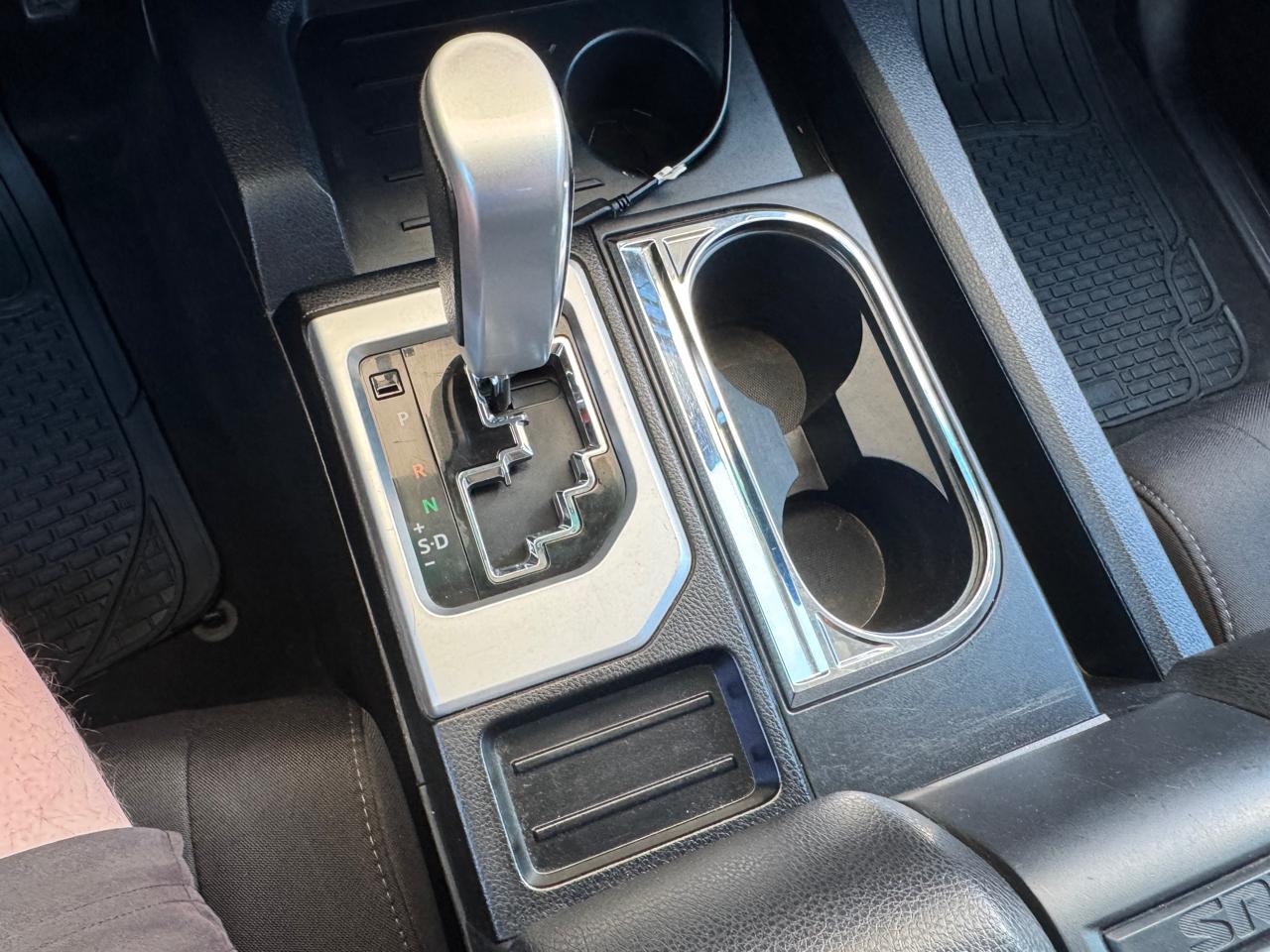 Toyota Tundra SR5 CrewMax 5.7L 4WD 2016