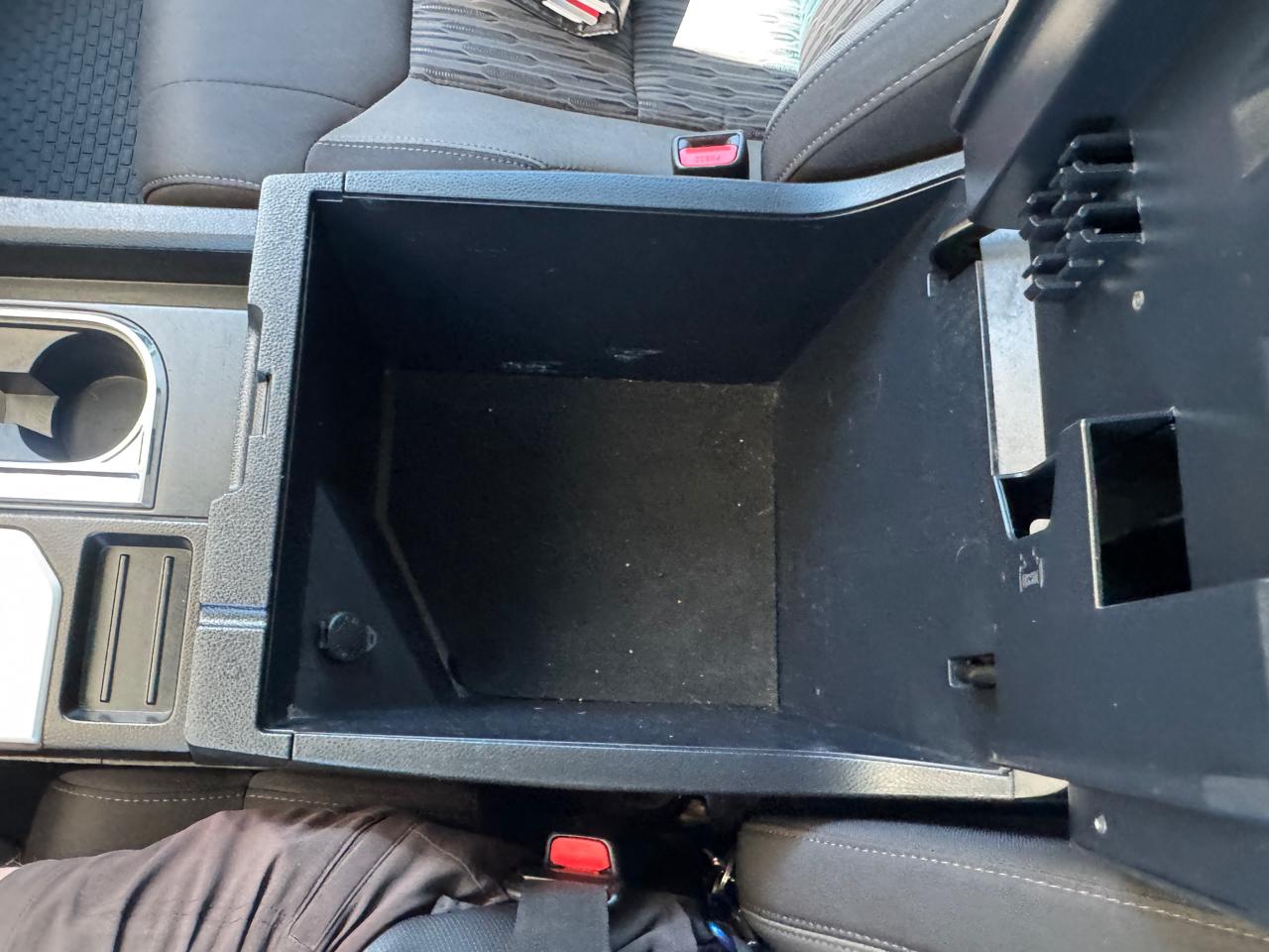 Toyota Tundra SR5 CrewMax 5.7L 4WD 2016