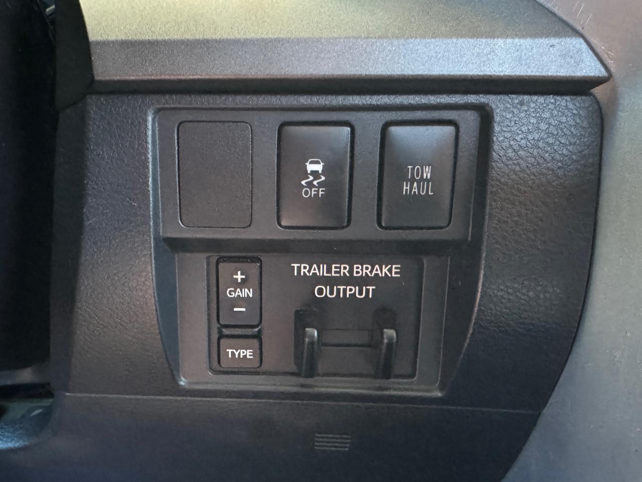 Toyota Tundra SR5 CrewMax 5.7L 4WD 2016