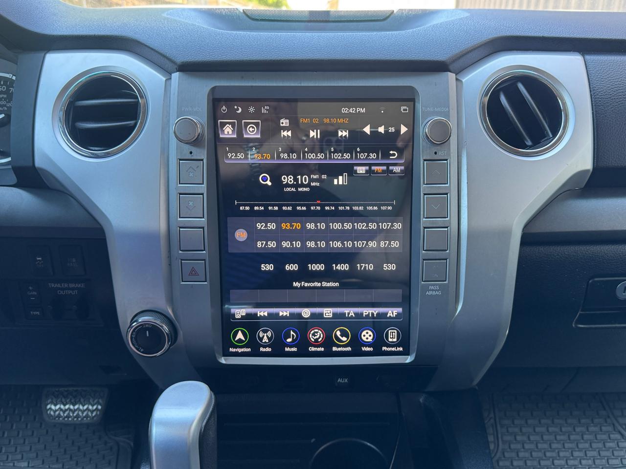 Toyota Tundra SR5 CrewMax 5.7L 4WD 2016