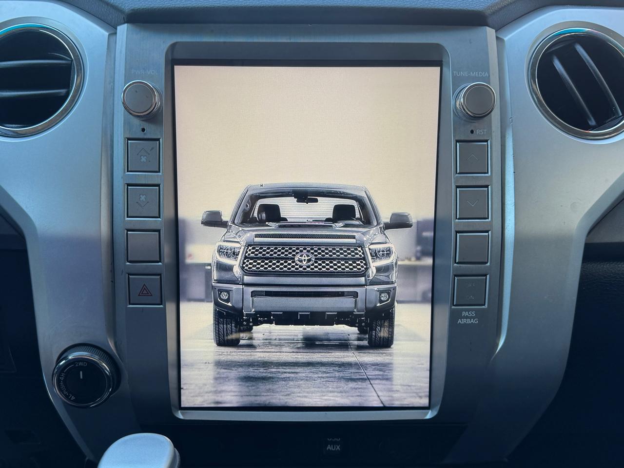 Toyota Tundra SR5 CrewMax 5.7L 4WD 2016