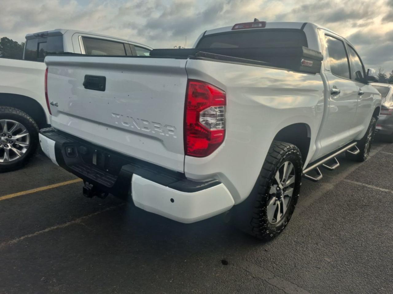 Toyota Tundra Limited CrewMax 5.7L 4WD 2020
