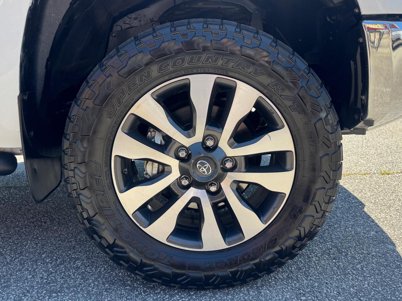 Toyota Tundra Limited CrewMax 5.7L 4WD 2020