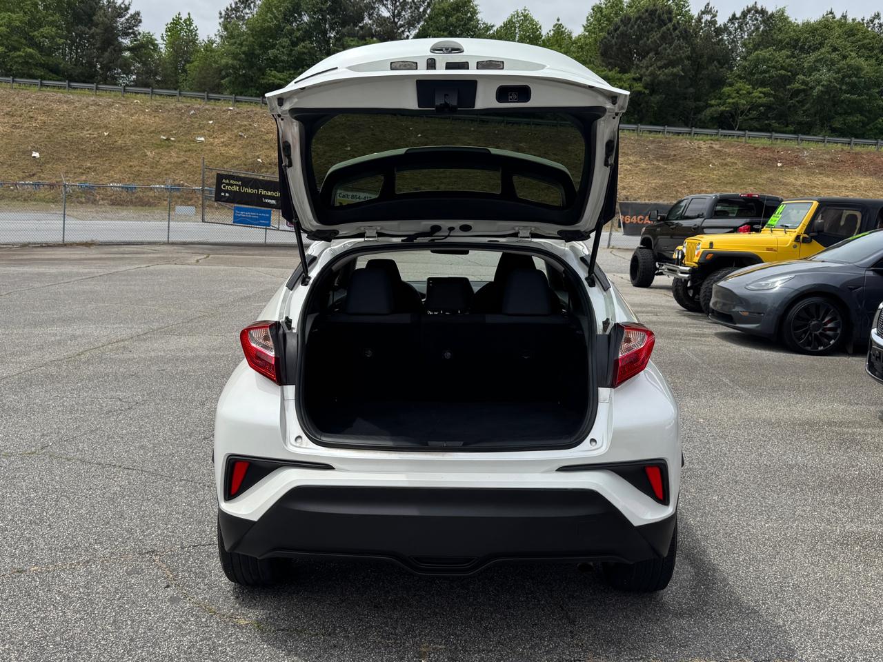 Toyota C-HR LE 2021
