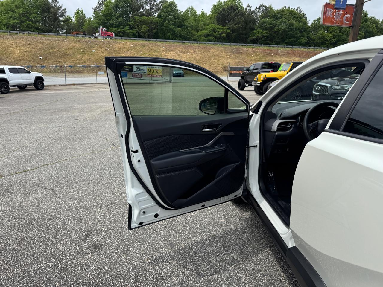 Toyota C-HR LE 2021