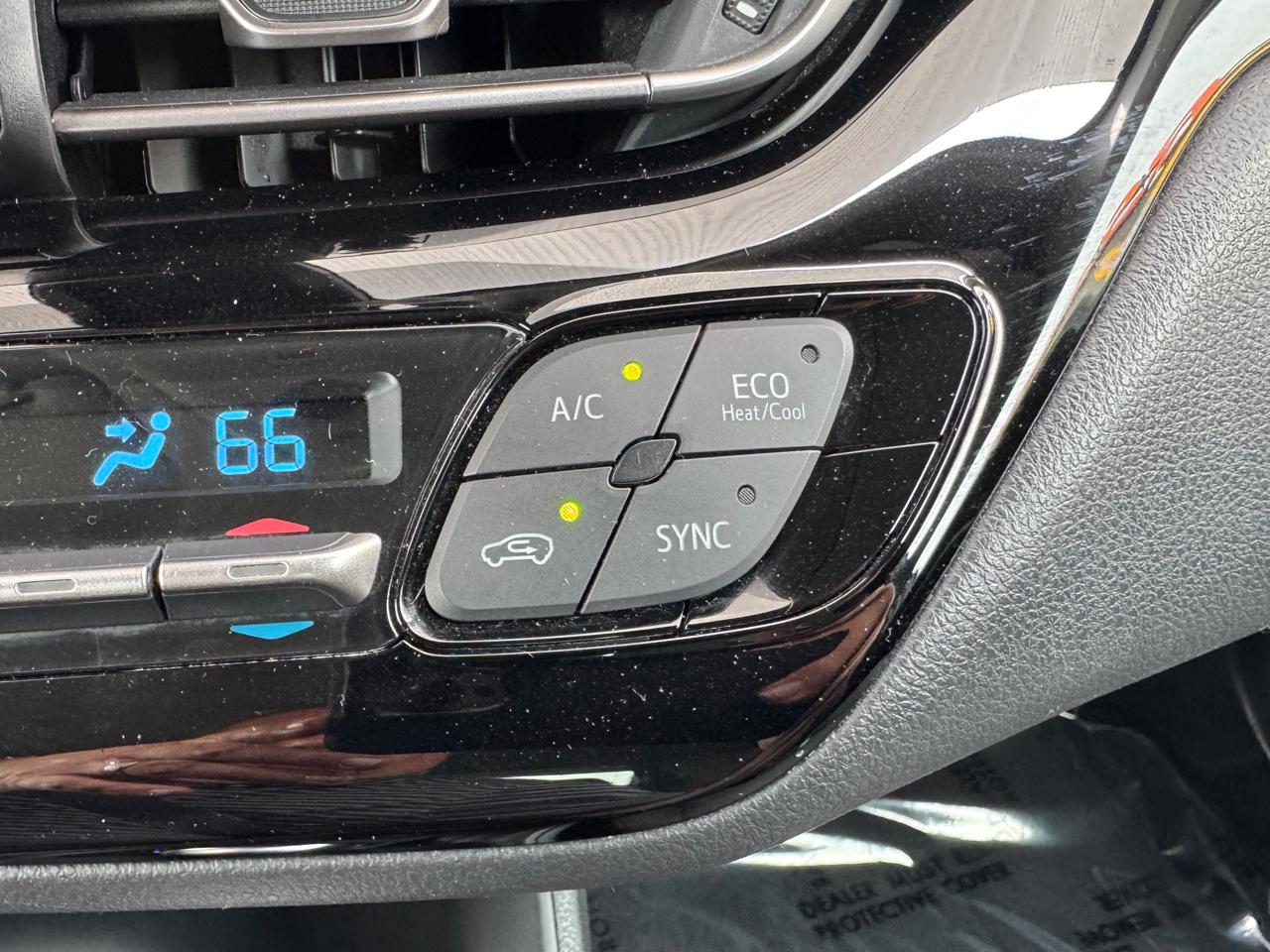 Toyota C-HR LE 2021