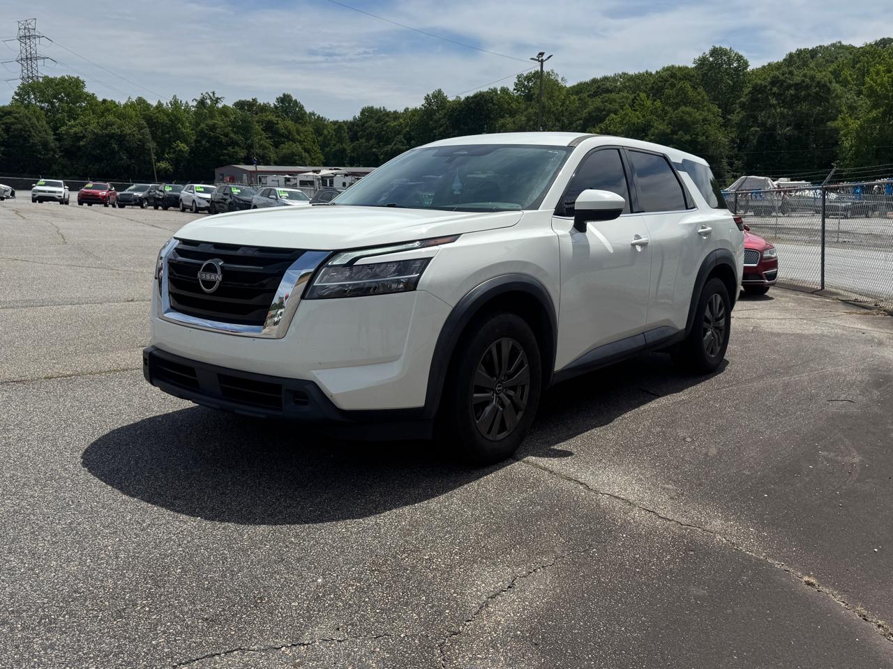 Nissan Pathfinder S 2022