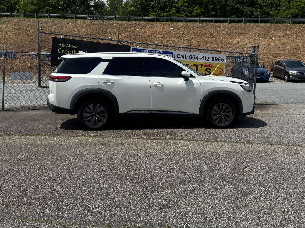 Nissan Pathfinder S 2022