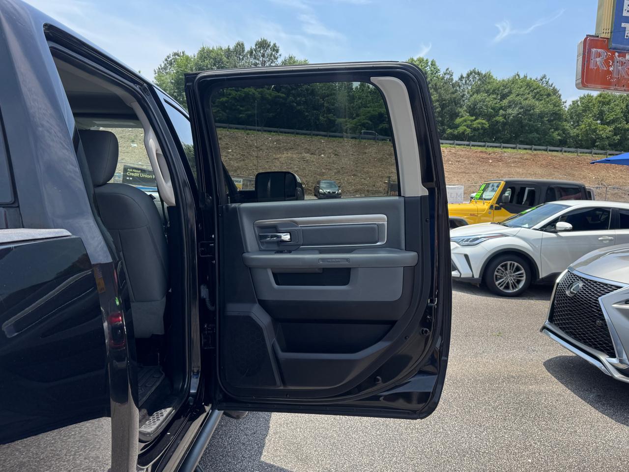 RAM 2500 Big Horn Crew Cab 4WD 2016