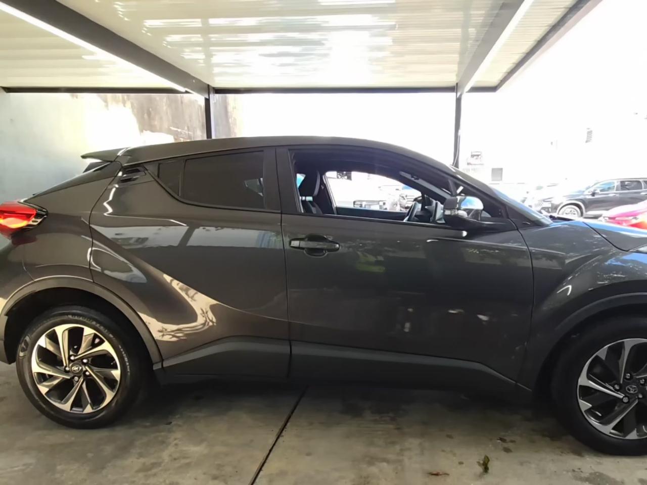 Toyota C-HR LE 2019