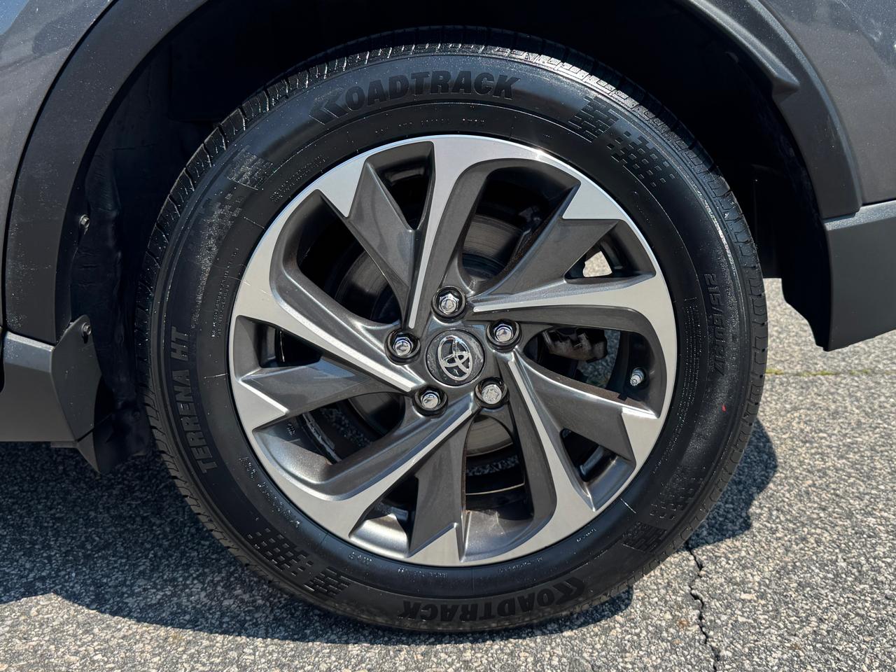 Toyota C-HR LE 2019