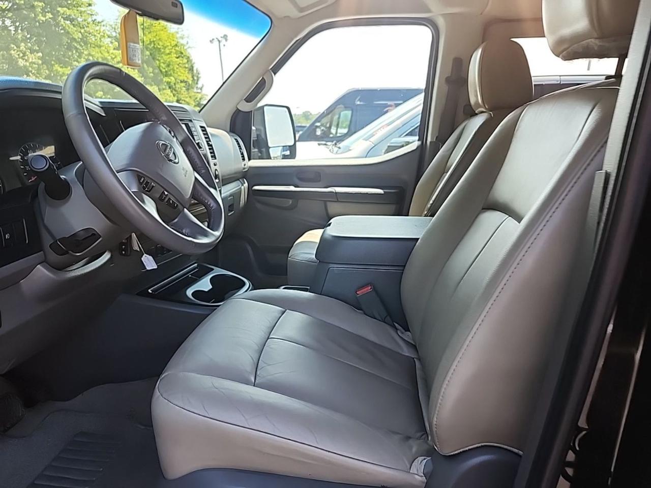 Nissan NV Passenger NV3500 HD SL V8 2015