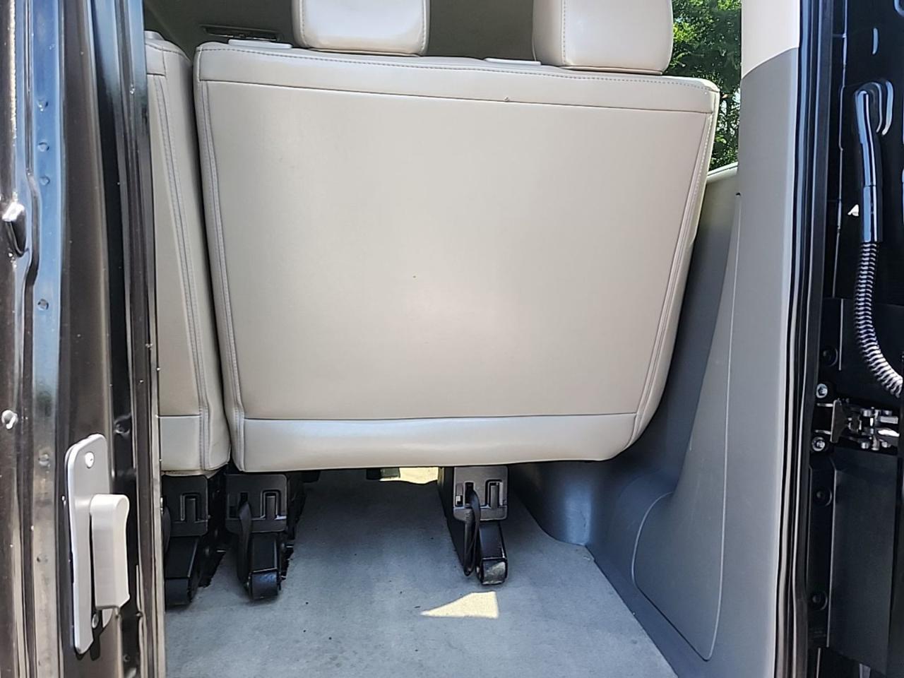 Nissan NV Passenger NV3500 HD SL V8 2015